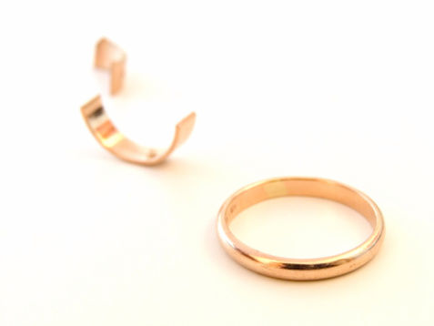 Broken wedding ring